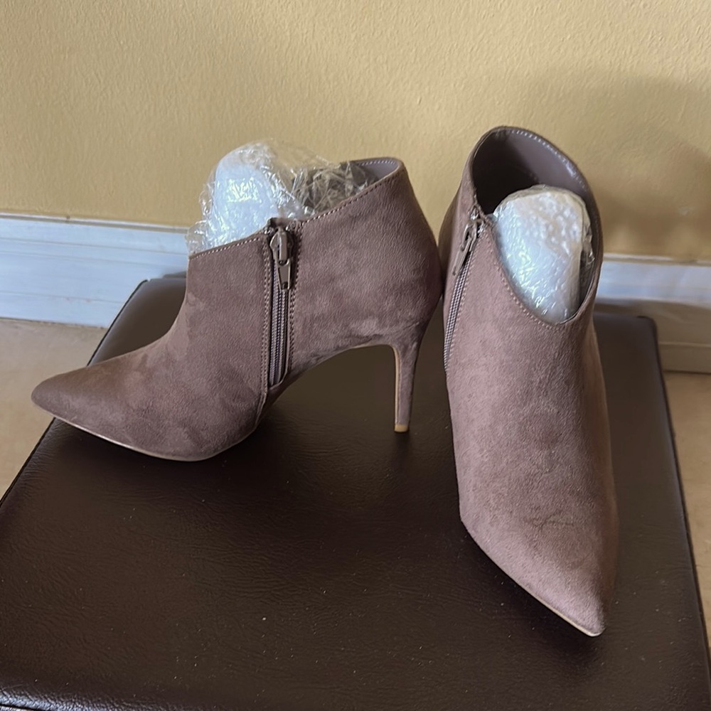 Tan Ankle Boots with Stiletto Heel and Side Zipper